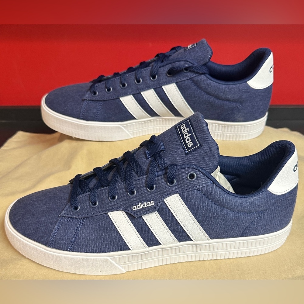 Adidas Daily 3.0 Men’s Size 12 Lace Up Blue & White Sneakers NWT & Box - Picture 3 of 9